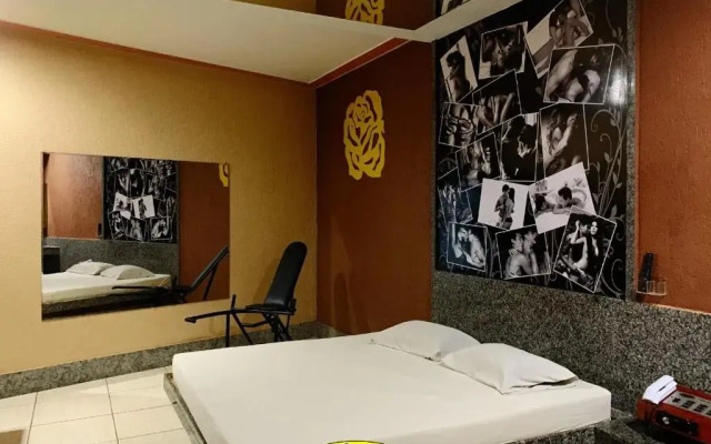 Motel Emoções (Adults Only)