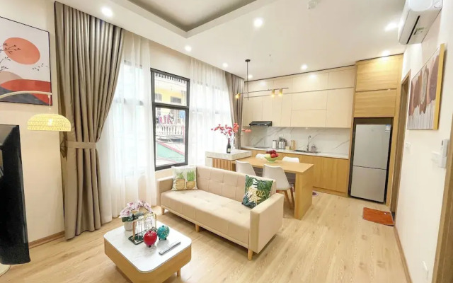 Amazing Housing Lac Long Quan
