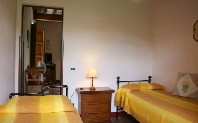 Beautiful private villa with WIFI, private pool, TV, pets allowed and parking, close to Arezzo