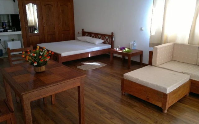 Thumbelina Apartments
