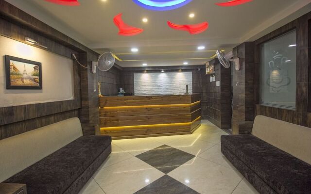OYO 25007 Hotel Royal Garden