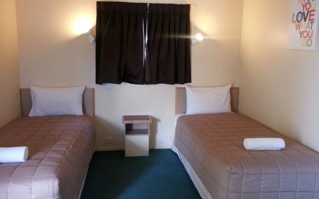 New Castle Motor Lodge