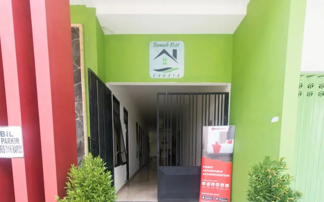 Rumah Kost Cahaya by RedDoorz