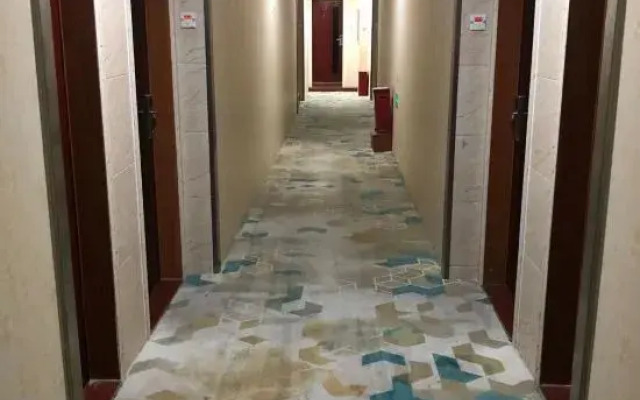 Yufuheng Business Hotel (Shenzhen Longhua Bus Station)