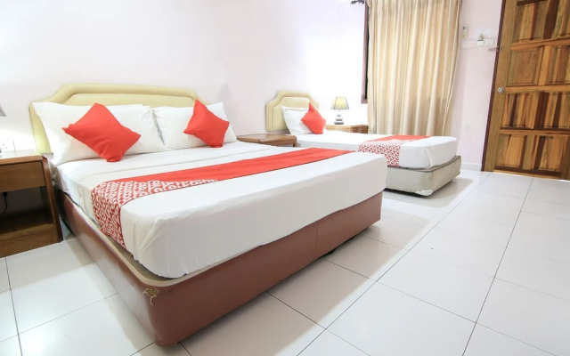 OYO 44084 Ombak Inn Chalet