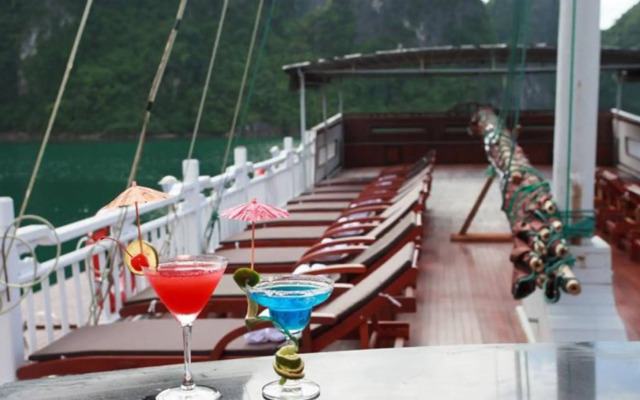 Viola Cruise Halong Bay