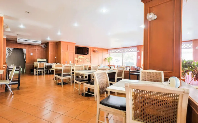 OYO 565 Trang Hotel