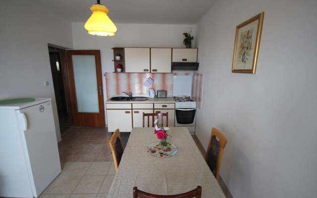 Anita Dikloclose To The Beach5 Persons