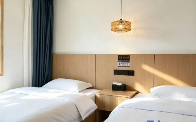 Fenghua Zhenxue Log Cabin - Fusion Aesthetics Restaurant Resort (Kanas Scenic Area Branch) — 4-star hotel in Altay