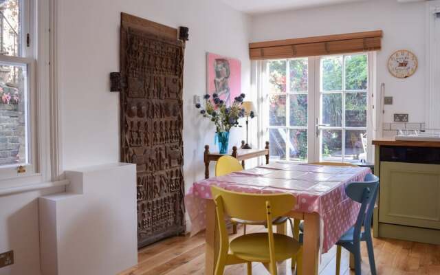 Charming 3-bedroom Garden Flat In Edwardian Terrace