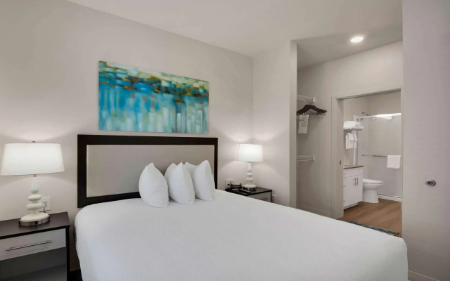 WaterWalk Extended Stay by Wyndham Charlotte - Arrowood