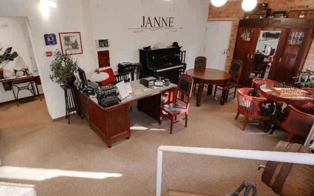 Janne Hotel