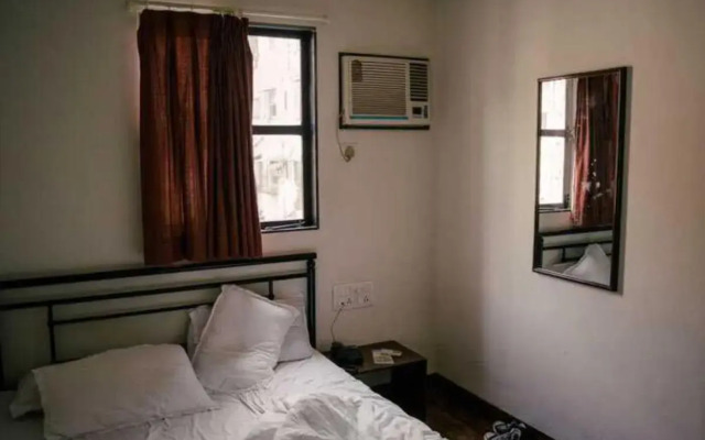 Oyo 702429 Charbhuja Gest House