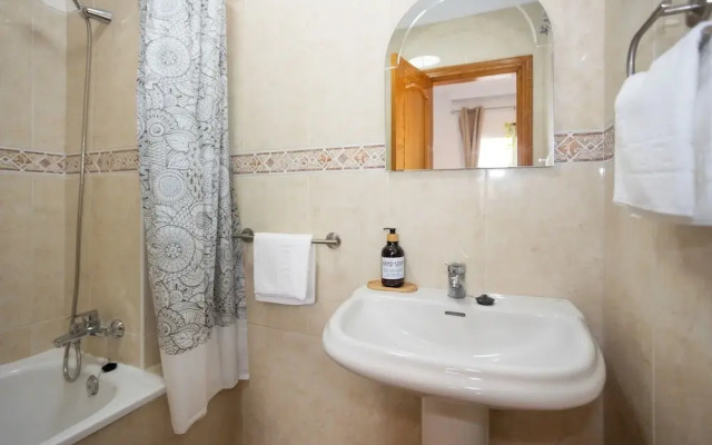 Naim Guest House Nerja