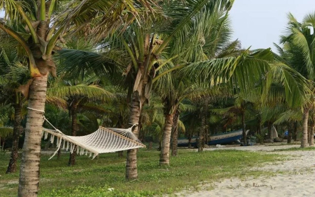 Mayas Beach House - Boutique Serviced Villa