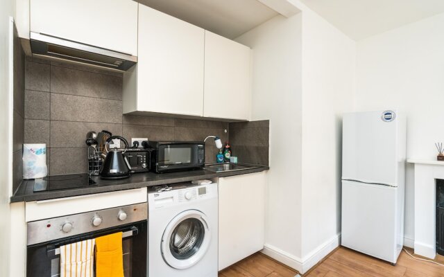 Super 1BD Flat Minutes From Kings Cross Station!