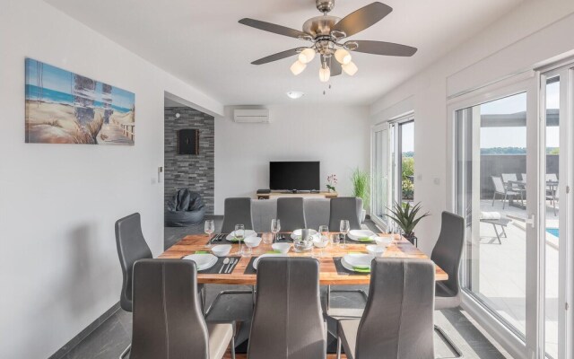 Nice Home in Medulin With Wifi and 5 Bedrooms