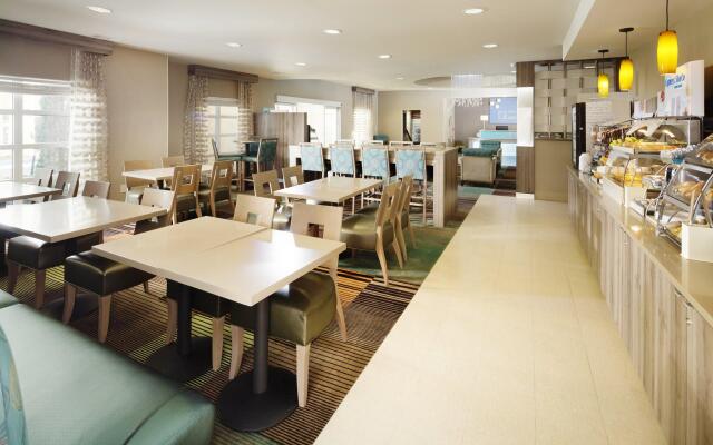Holiday Inn Express & Suites DFW - Grapevine by IHG