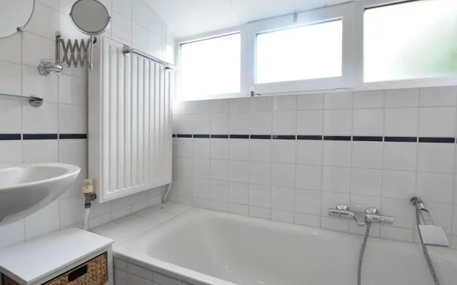 Modern Holiday Home in Nieuwvliet with Garden