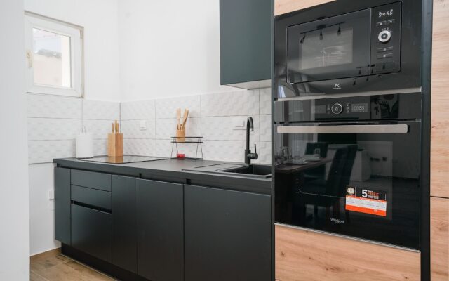 Captivating 3-bed Apartment in Vodice