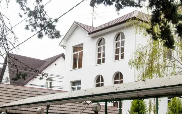 Solnechny Guest House
