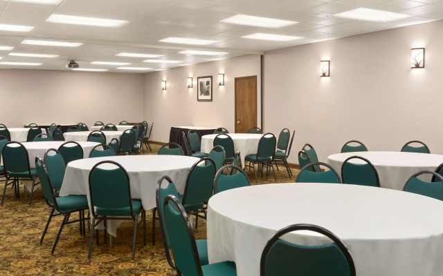 Country Inn & Suites by Radisson, Woodbury, MN