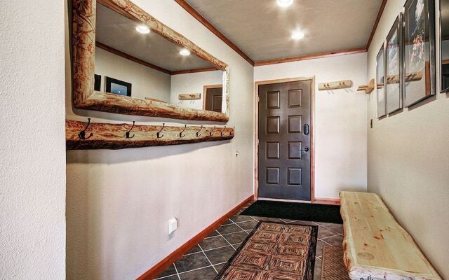 Ski Hill 27 2 Bedroom Condo by RedAwning