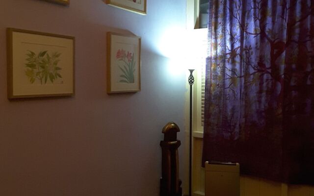 At Penny's Place - Hostel, Caters to Women