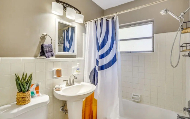 Modern Lakeland Vacation Rental: Patio & BBQ Grill