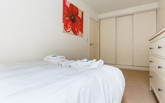 Modern 2bed Townhouse in Central London Sleeps 6