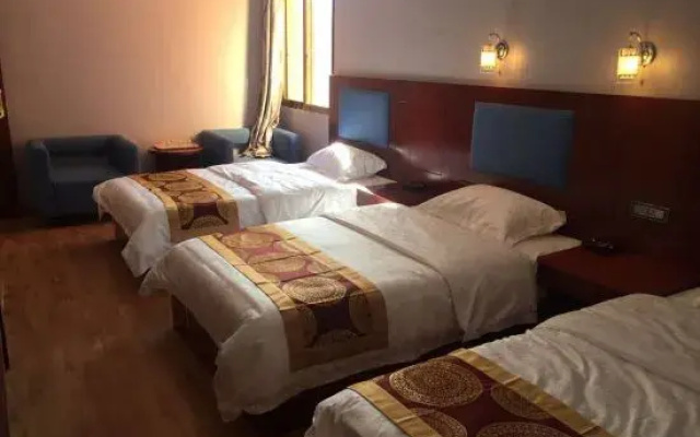 Hechi Chengdong Business Hotel