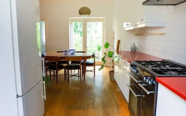 3 Bedroom House in De Beauvoir Town