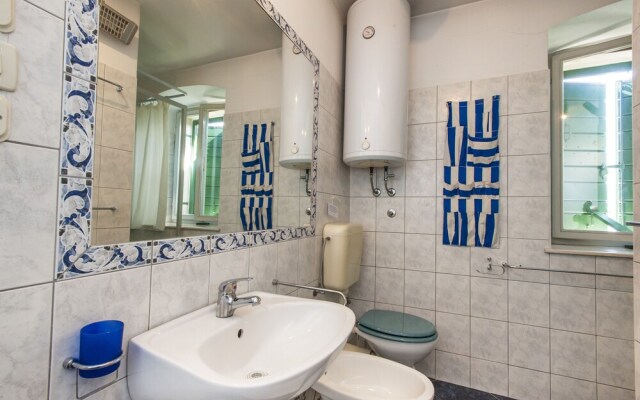 Charming Historic 2nd Floor Sea View Apartment