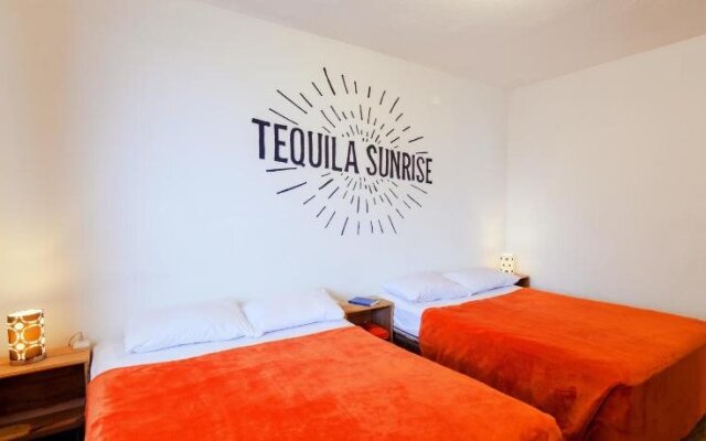 Tequila Sunrise B&B - Hostel