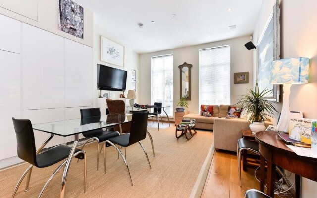 Elegant 3 Bed Apt With Rooftop Terrace In Pimlico