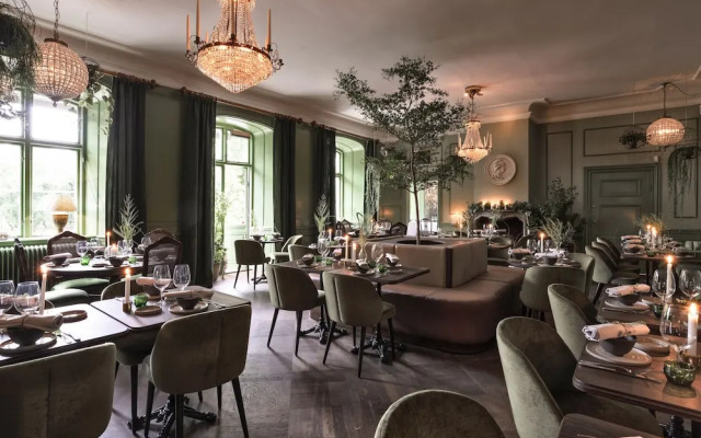Åkeshofs Slott Bed and Breakfast