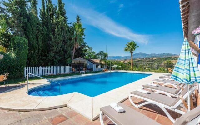 Casa La Vina del Arenal Pizarra by Ruralidays