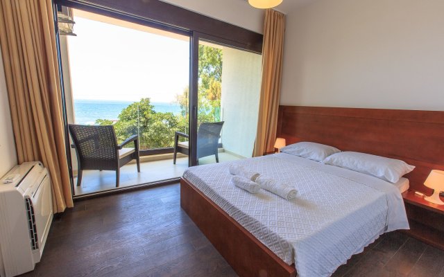 Apartments Kuce Lekovica snack bar- Bistro & Beach