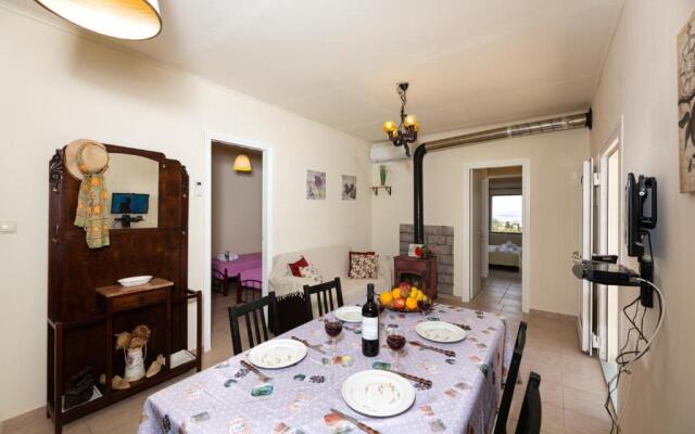 Adonino Residence-The House of Pomegranates