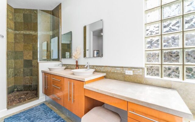 Off The Hook By Beachside Management