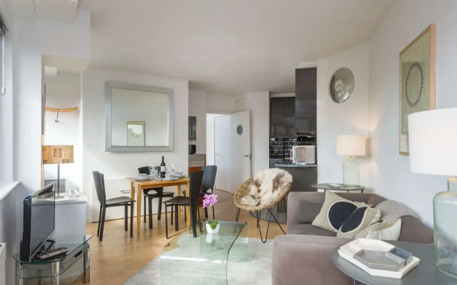 The Snug Spot - Fitzrovia - By Frankie Says