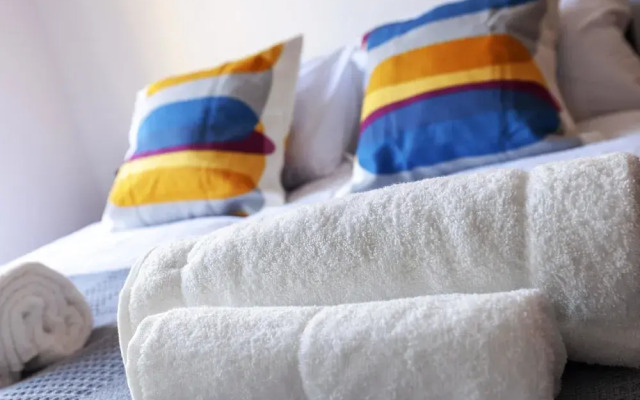 PM & Charles Luxury Apartments - 2 Bedroom - City Center - Parking
