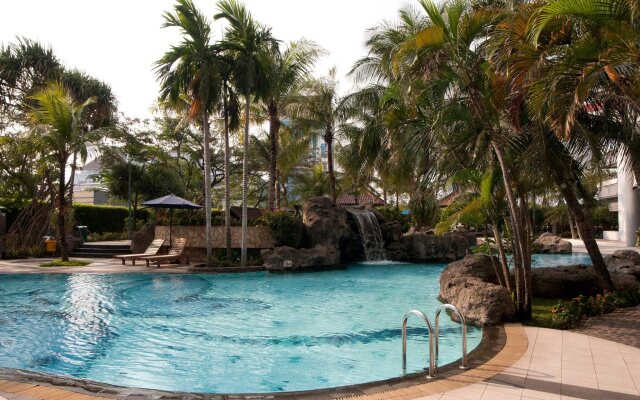 Grand Tropic Suites Hotel