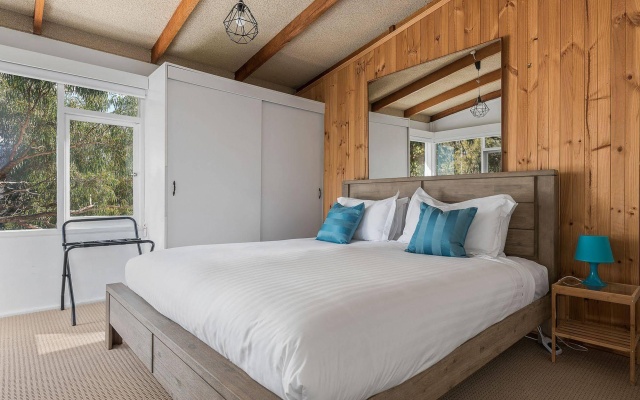 Long Beach House – Guest Rooms – Sandy Bay