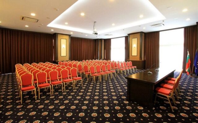 Hotel Cherno More