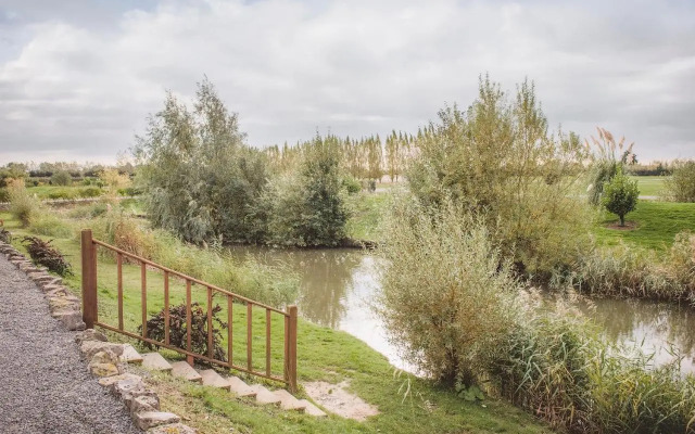 No. 6 Lake View Lodges