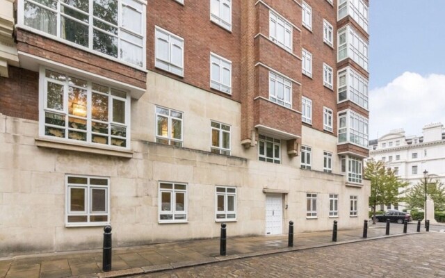 Immaculate 4-bed Apartment Opposite Hyde Park W2