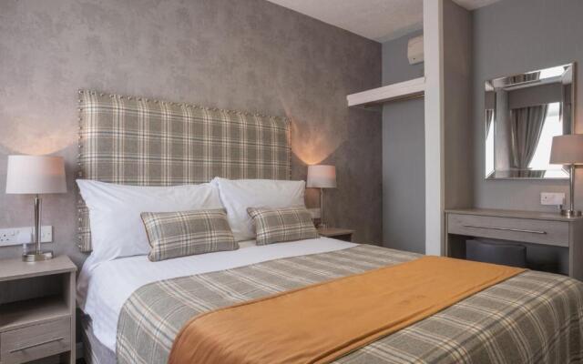 Number 44 Hotel & Bar