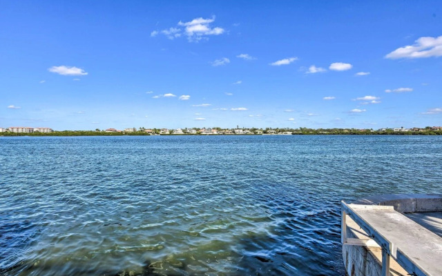 < 1 Mi to Siesta Key Beach: Condo w/ Pool