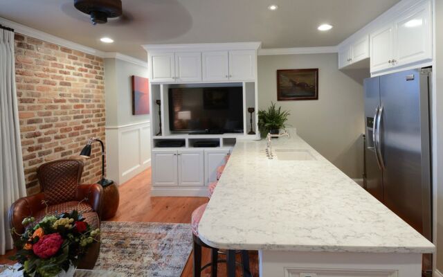 Gentry Hotel by RedAwning